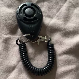 Erhaltenen Tragbarer Hundetrainingsklicker von Kunde J***e.