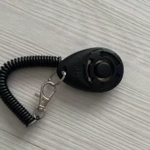 Erhaltenen Tragbarer Hundetrainingsklicker von Kunde T***a.