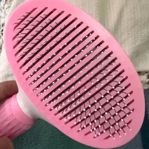 Erhaltene selbstreinigende Hundehaarentfernungsbürste vom Kunden T***r.